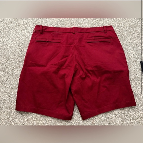Lululemon Commission Short Slim *Chino 9 Oxblood.
Size 38. - Picture 2 of 3